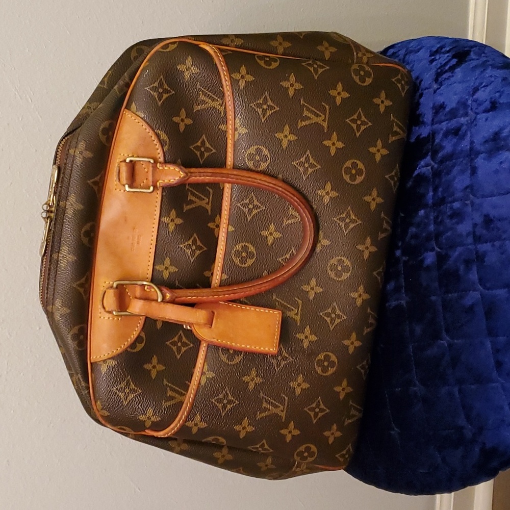 Authentic Louis Vuitton Travel/Handbag